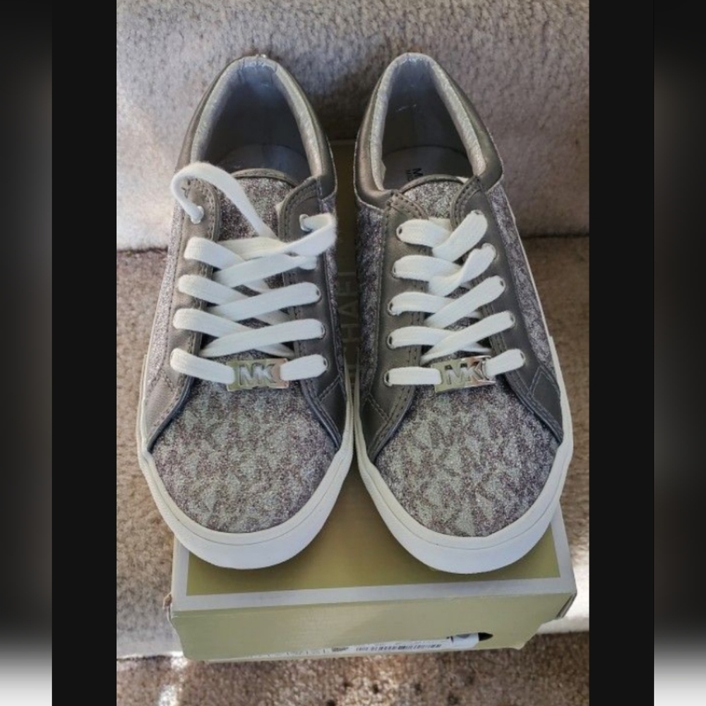 💥SOLD💥Michael Kors Canvas Sneakers